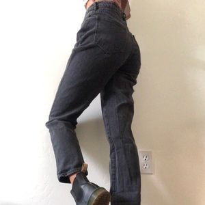 FADED BLACK MOM JEANS